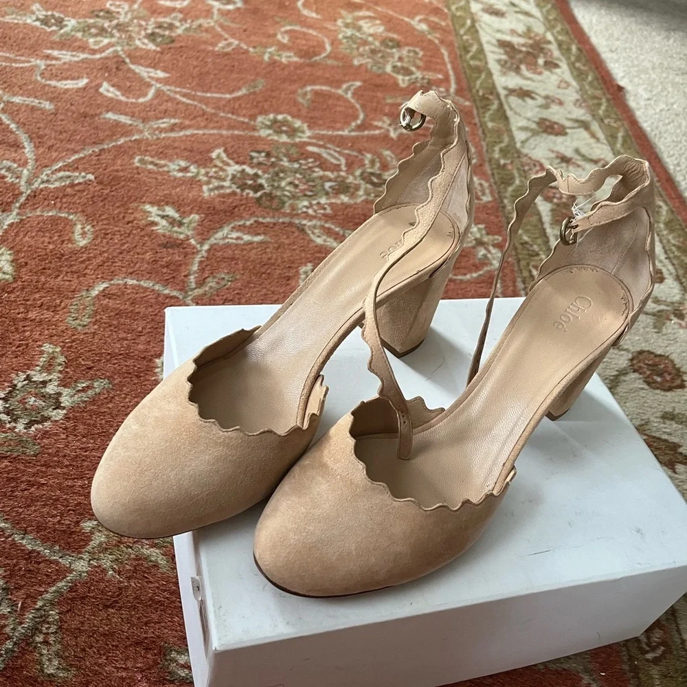 Chloe Tan Scalloped Heels, ankle strap, beige suede NWT, lid missing from box 41 - Picture 1 of 6